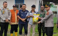 Pemkab OKU Timur Salurkan Bantuan Banjir untuk Ratusan Warga Terdampak di Belitang III