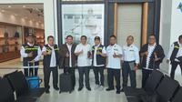 Kemenag memberangkatkan tim Advance Petugas Haji ke Arab Saudi hari ini, Salasa (16/5/2023). Mereka diberangkatkan lebih awal untuk memastikan kesiapan penyelenggaraan ibadah haji 2023 di Arab Saudi. (Foto: MCH PPIH 2023)