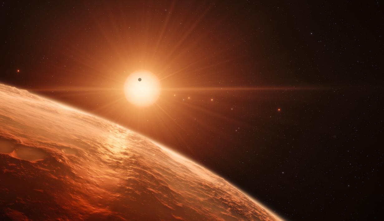 NASA merilis sebuah foto salah satu planet dalam sistem Trappist-1, Washington, AS, Rabu (22/2). Sistem bintang ini dikelilingi tujuh planet seukuran Bumi yang tiga di antaranya mengitari bintang induknya. (AFP PHOTO / M. Kornmesser)