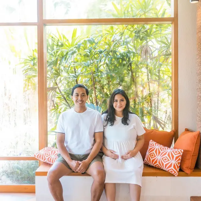 Pemotretan Dadakan, Ini 6 Potret Maternity Shoot Caca Tengker yang Unik