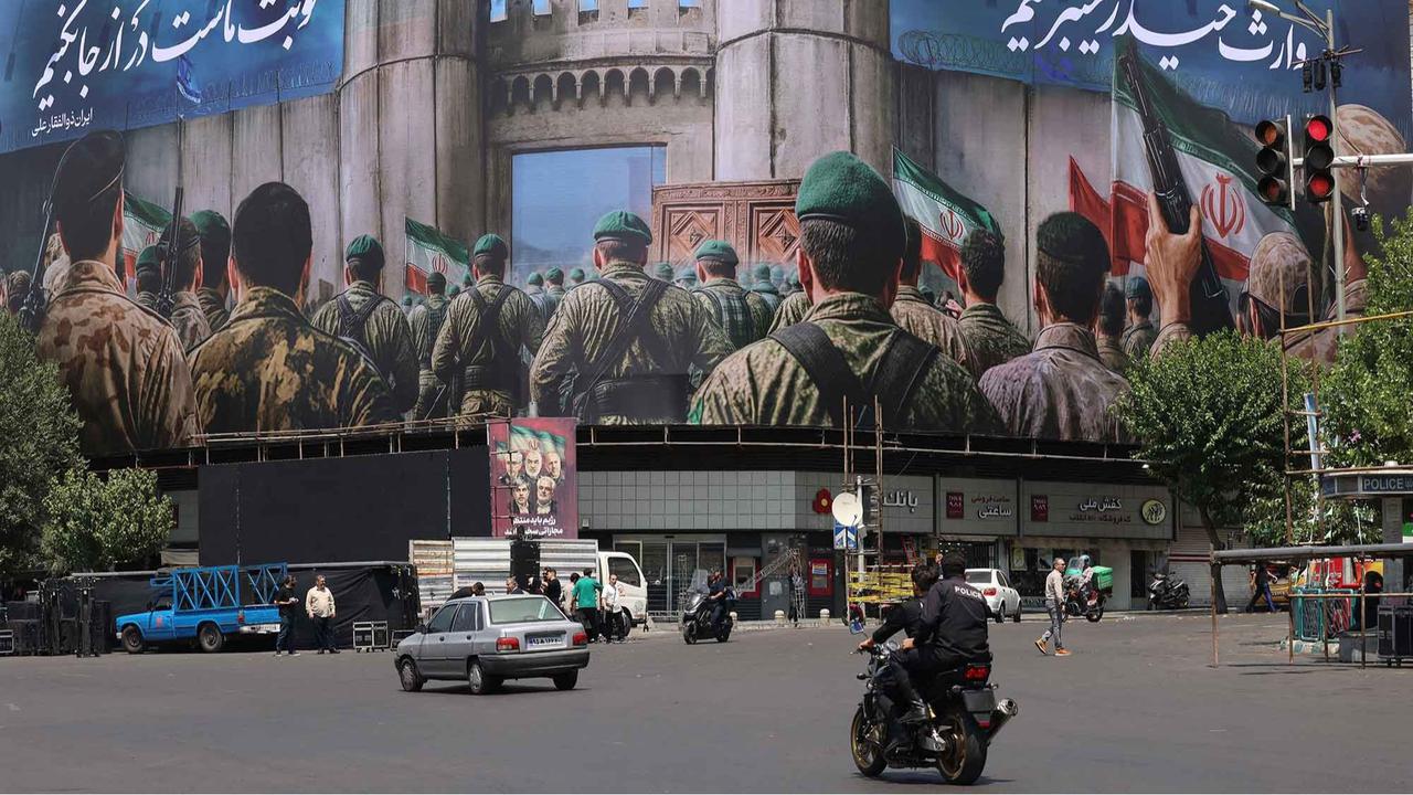 FOTO: Suasana Kota Teheran Iran Dihiasi Poster Anti-Israel