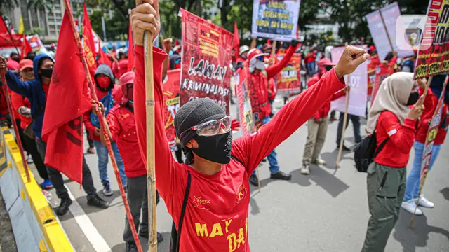 FOTO: Setahun Jokowi - Ma'ruf, Buruh Demo Minta Cabut UU Cipta Kerja