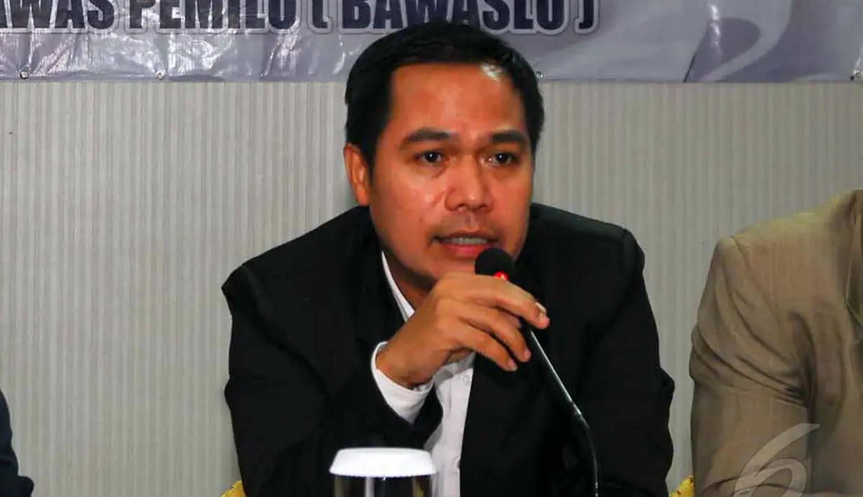  Prabowo diduga melakukan kebohongan publik dengan mengaku sebagai Ketua Umum Himpunan Kerukunan Tani Indonesia (HKTI) pada formulir isian yang dikeluarkan oleh Komisi Pemilihan Umum, Jakarta, Kamis (5/6/2014) (Liputan6.com/Miftahul Hayat)