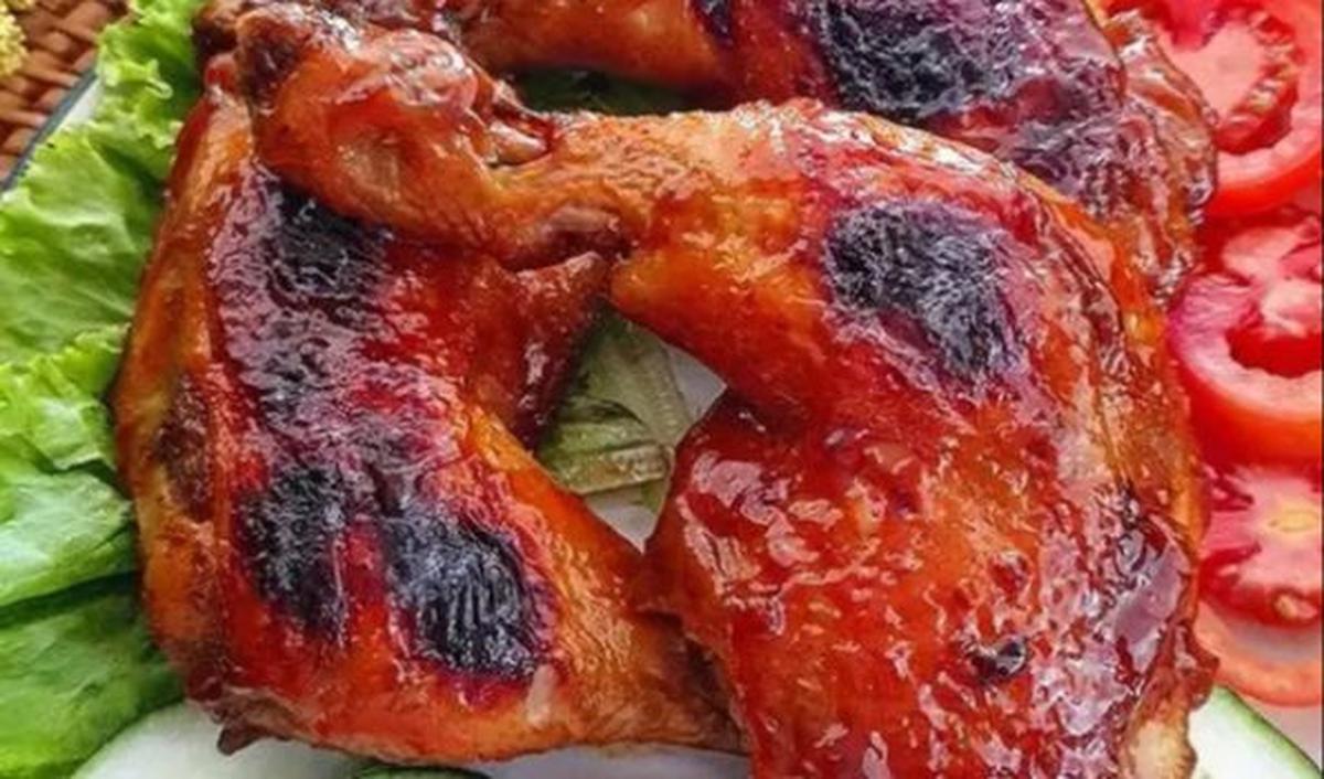 Bahan utama:<br><br>- 4 buah paha ayam atas bawah<br><br>- 1 buah jeruk nipis