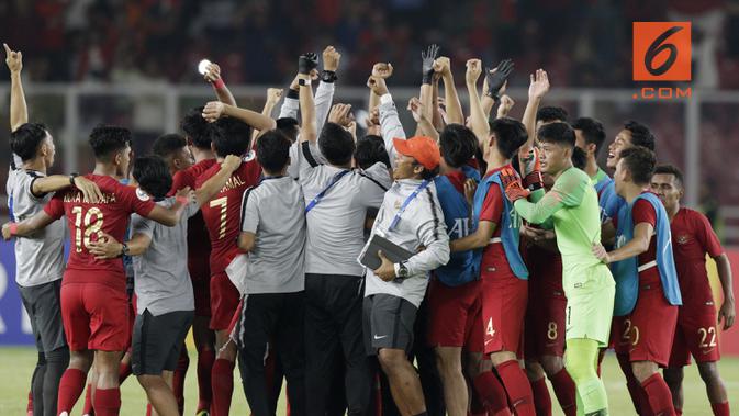 Pemain Indonesia merayakan kemenangan atas Uni Emirat Arab (UEA) pada laga AFC di SUGBK, Jakarta, Rabu (24/10/2018). Indonesia menang 1-0 atas UEA. (Bola.com/M Iqbal Ichsan)