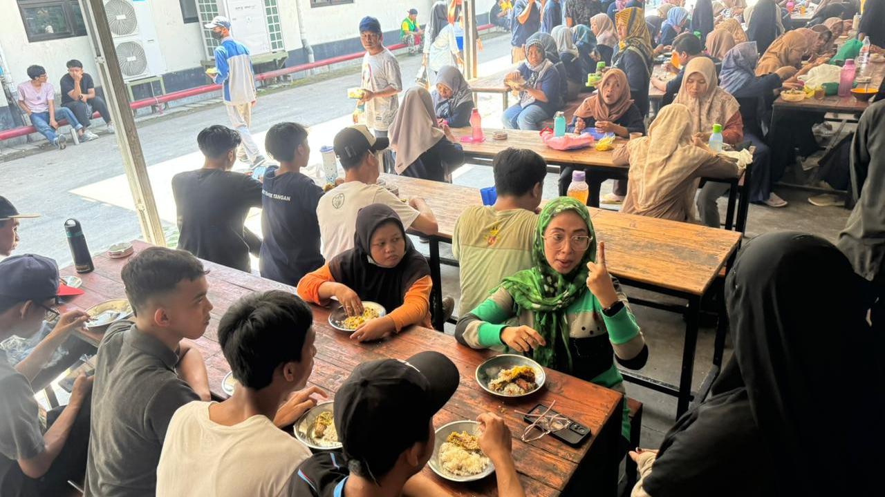 Cerita Karyawan Difabel Rokok HS: Dulu Sering Ditolak Kerja dan Dibully, Kini Mampu Lunasi Utang