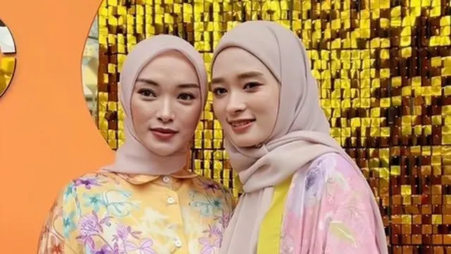 Inara Rusli dan Zaskia Gotik. [@mommy_starla]