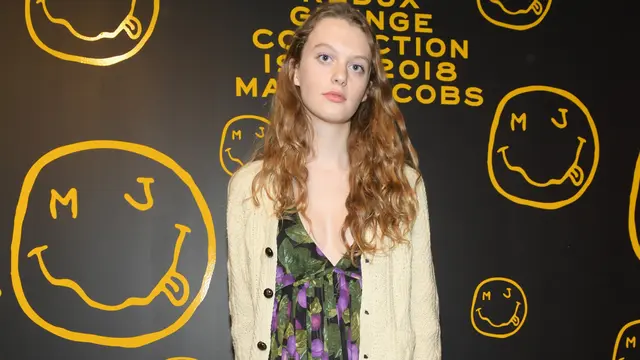 Sosok Transgender Pertama yang Tampil di Sampul Majalah Vogue AS, Pose Bareng Bella Hadid