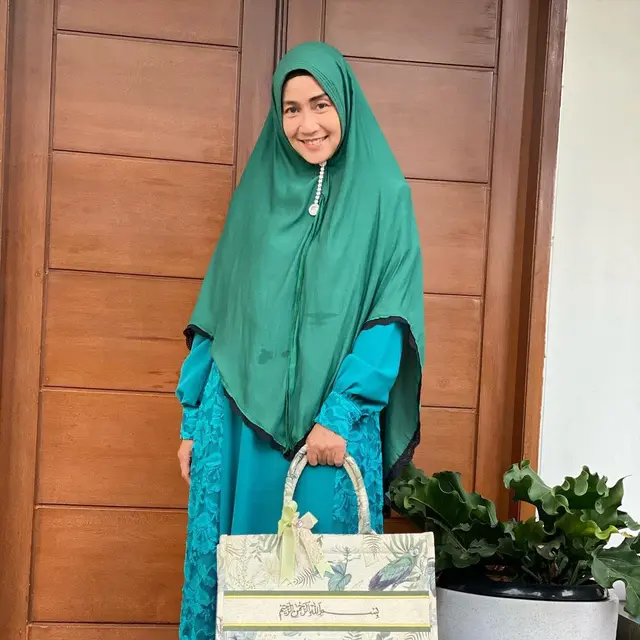 Kini Berhijab, Ini 6 Potret Terbaru Meidiana Hutomo Awet Muda di Usia 55 Tahun