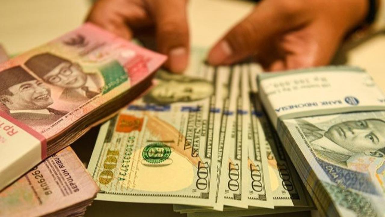 Miris, Rupiah Makin Mendekati Level Rp16.500 Per Dolar Amerika