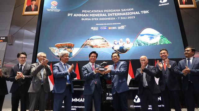 Pencatatan perdana saham PT Amman Mineral Internasional Tbk (AMMN), Jumat, 7 Juli 2023. (Foto: BEI)