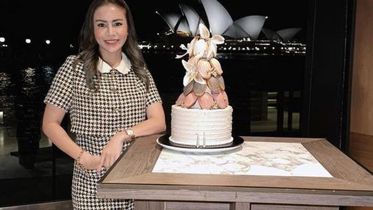 Penampilan Momo Geisha menjadi salah satu yang mencuri perhatian para netizen. Penampilan Momo Geisha dipuji begitu cantik. Di usianya sekarang, penampilan Momo tampak awet muda.
