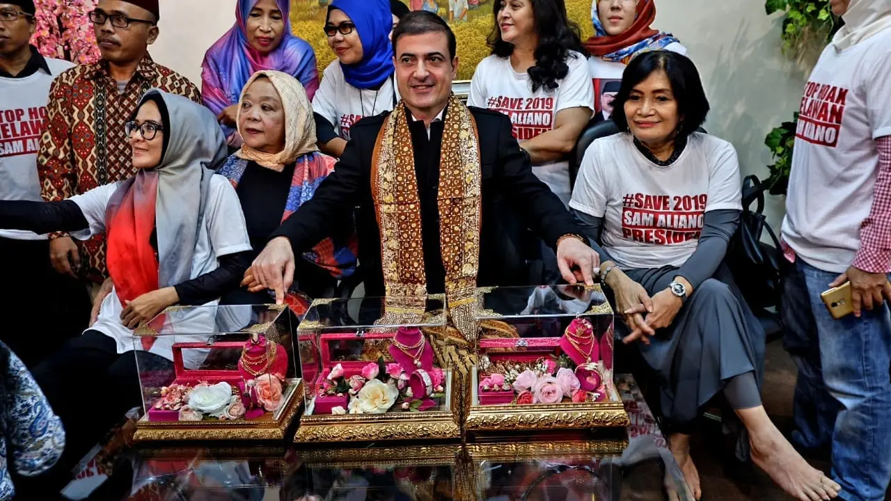 Nyapres, Sam Aliano Ingin Cari Ibu Negara Seperti Veronika Tan