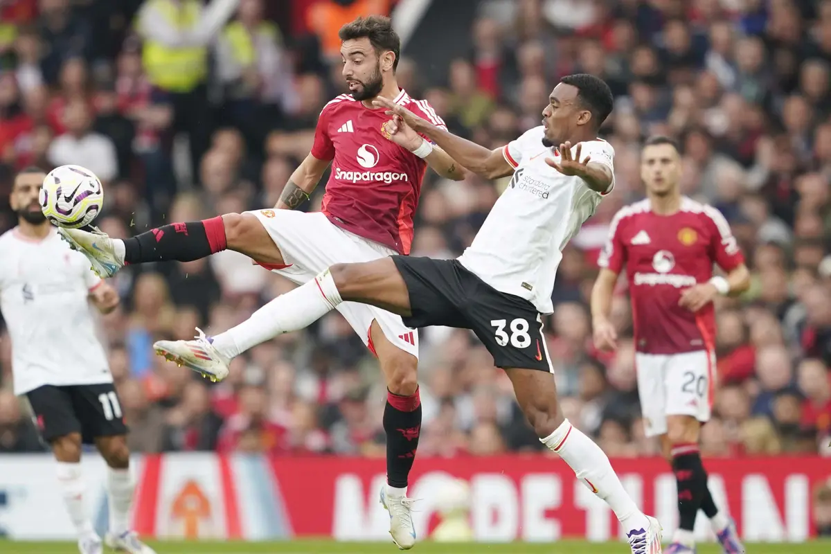 Foto: Momen MU Babak Belur Dihajar Liverpool di Liga Inggris, Fans Setan Merah Pulang Duluan