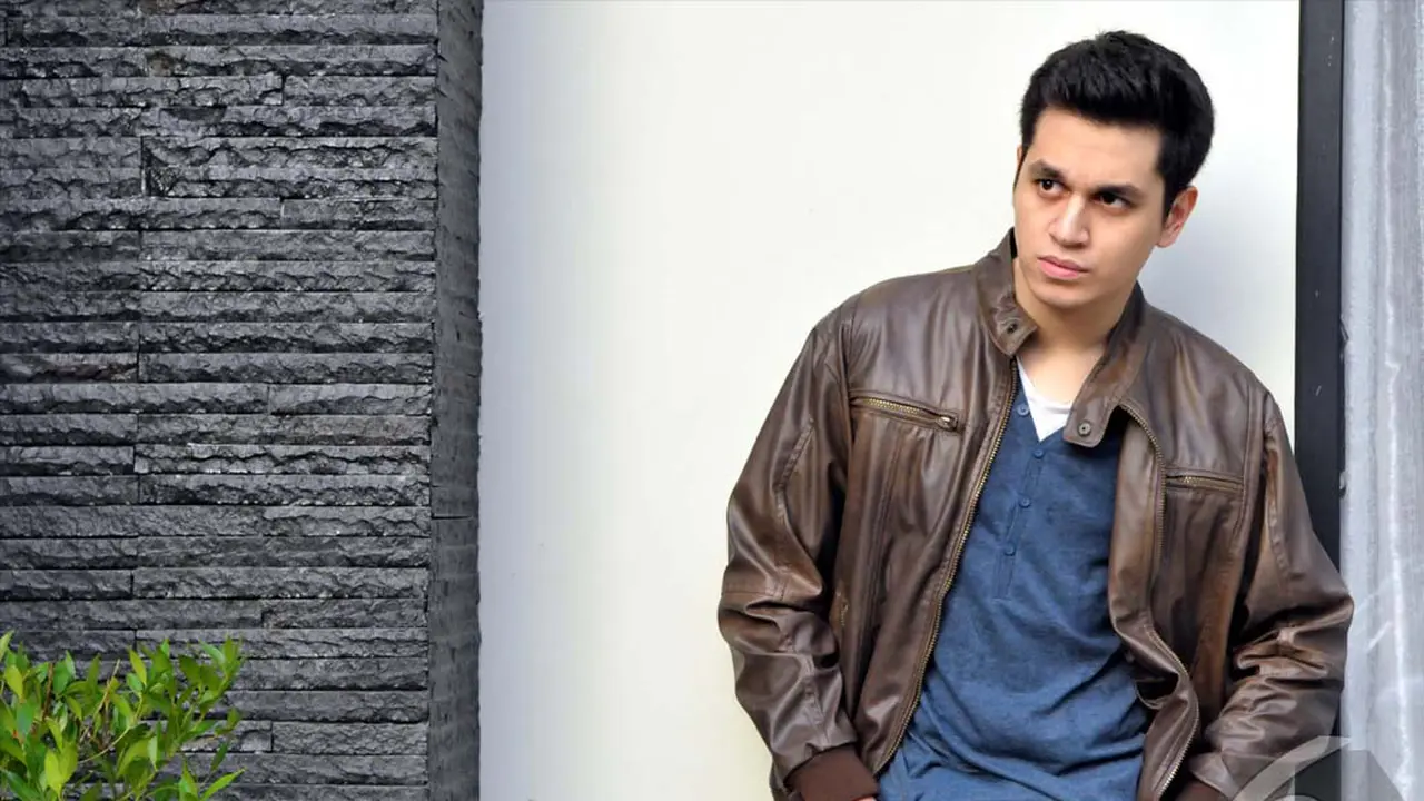 6 Gaya ‘Cool’ Kevin Julio yang Bikin Cewek Lunglai