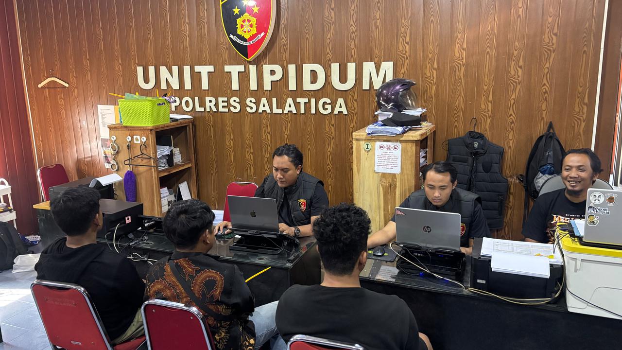 Pulang Kerja, Penjual Nasi Goreng Diserang Pakai Golok