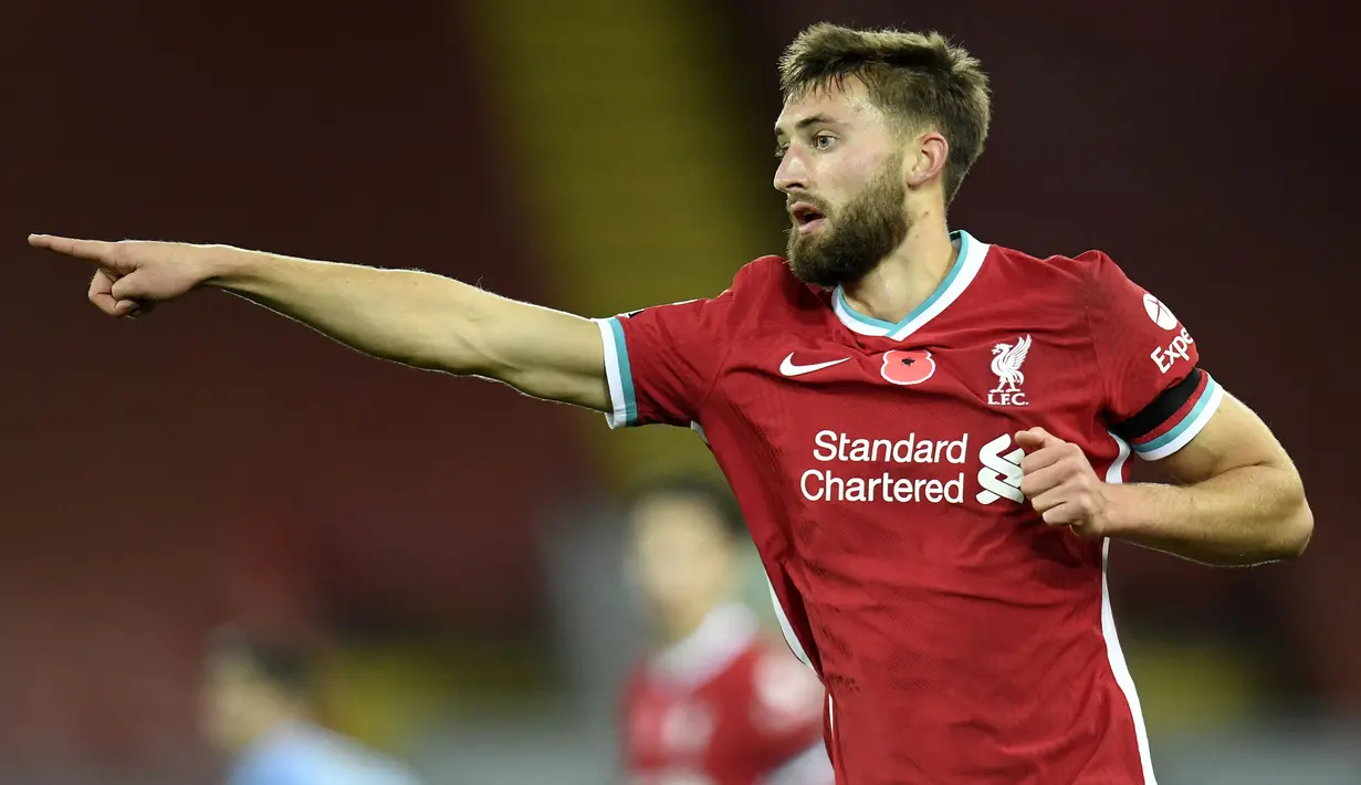 Nathaniel Phillips merupakan nama yang harus dipertimbangkan oleh Steven Gerrard untuk menutup lubang di sektor bek tengah Aston Villa. Performanya terbilang cukup bagus namun ia hanya mampu tampil sebanyak 17 kali pada musim lalu. (AFP/Peter Powell)