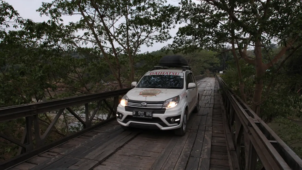 Tim Terios 7 Wonders Plesir ke Markas Buaya Kalimantan