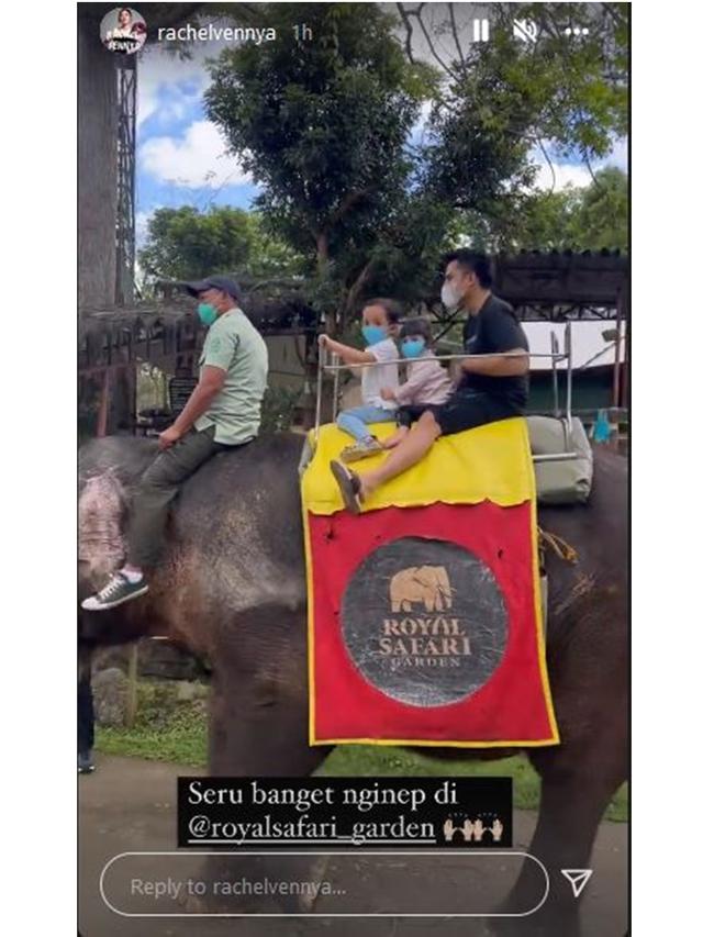 Ajak Xabiru dan Chava, Ini 6 Momen Seru Rachel Vennya dan Okin di Taman Safari
