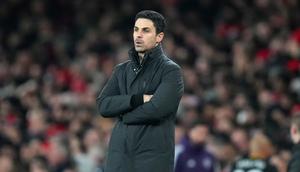 Manajer Arsenal, Mikel Arteta, berdiri di tepi lapangan saat pertandingan Liga Inggris melawan Manchester United di Emirates Stadium, Minggu (25/1/2026). (AP Photo/Kirsty Wigglesworth)
