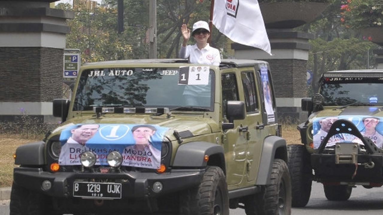 Tiga wanita cantik calon pemimpin Tangsel pawai keliling kota