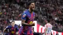 Kemenangan ini membuat mereka semakin kukuh di puncak klasemen Liga Spanyol dengan mengoleksi 76 poin atau terpaut 7 poin dari Real Madrid. (AP Photo/Bernat Armangue)