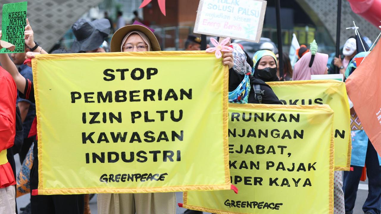 FOTO: Long March Aksi Iklim di Jakarta, Desak Prabowo Tegaskan Komitmen di PBB