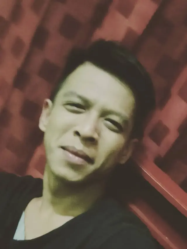 6 Potret Aris, Pria yang Disebut Kembaran Ariel NOAH