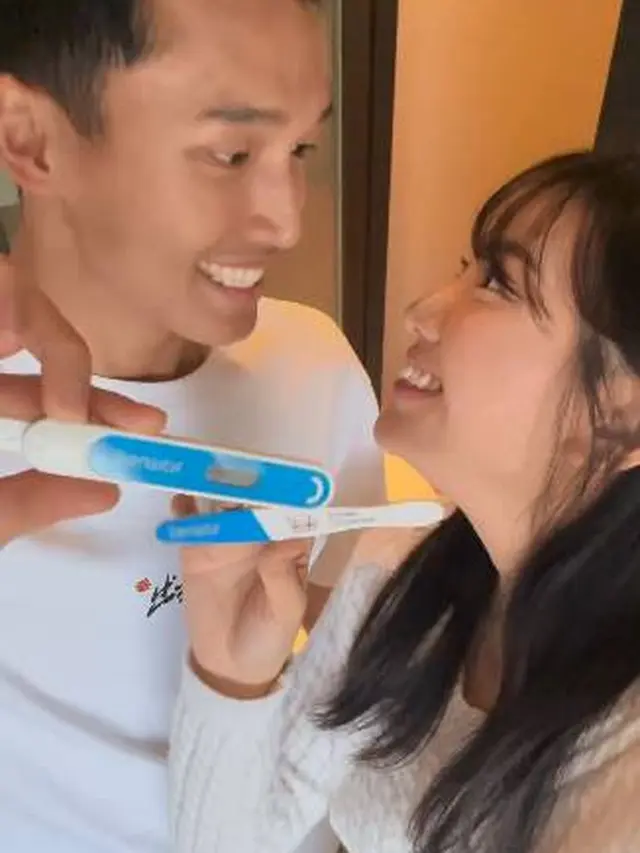 7 Potret Jonatan Christie dan Shanju Umumkan Hamil Anak Pertama, Penuh Kebahagiaan