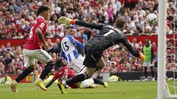 Gelandang Brighton & Hove Albion Pascal Gross menjadi mimpi buruk Setan Merah pada laga perdana Liga Inggris musim 2022/2023. (AP/Dave Thompson)
