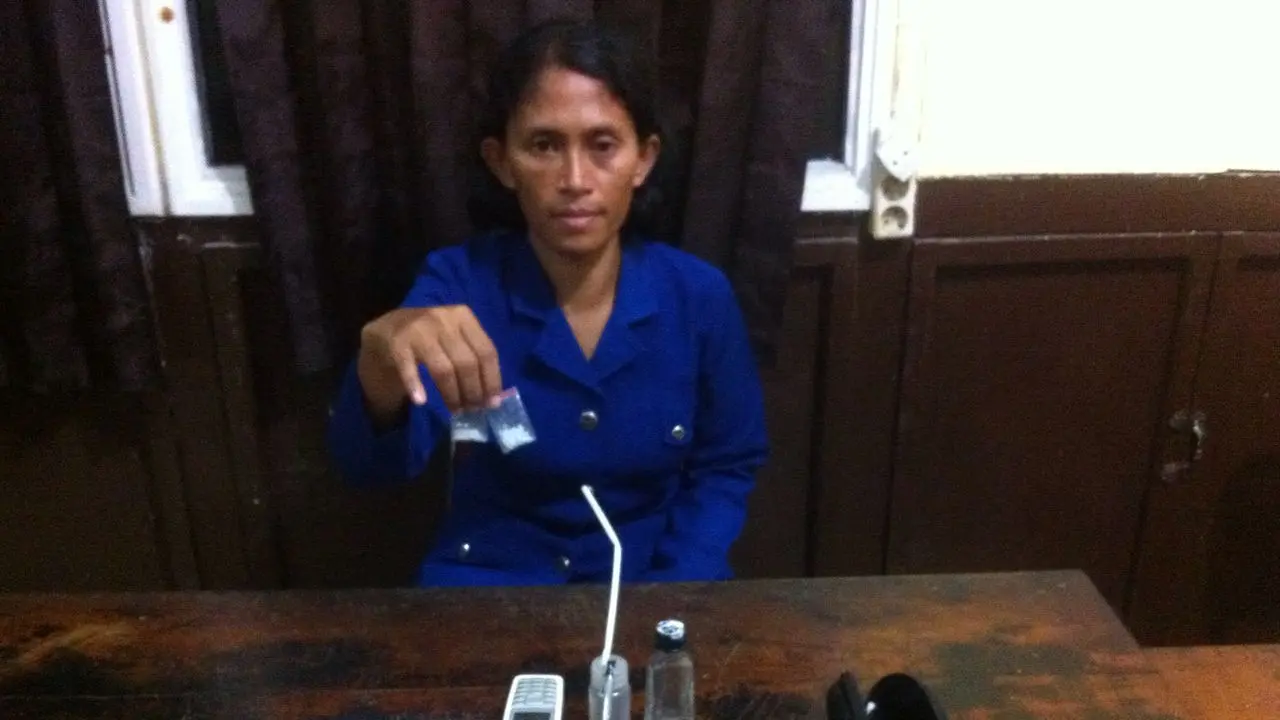 Pekerjaan Sampingan Membahayakan Si Bu Guru Cantik