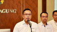 Direktur Utama PT Pertamina (Persero) Simon Aloysius Mantiri bertemu dengan Jaksa Agung ST Burhanuddin di Kantor Kejaksaan Agung (Kejagung). (Dok Pertamina)