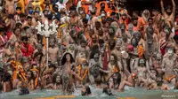 Festival umat Hindu di India untuk melakukan ritual mandi bersama yakni Kumbh Mela di Sungai Gangga. Festival ini dilakukan di tengah masa pandemi COVID-19. (Foto: AP)