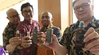 Pengguna vape menghadiri acara pemberian izin perdana berupa NPPBKC, Jakarta, Rabu (18/7). Di dalam aturan yang berlaku 1 Juli 2018, liquid vape yang merupakan hasil pengolahan tembakau lainnya (HPTL) dikenakan tarif cukai 57%. (Liputan6.com/Angga Yuniar)