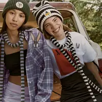 Kembali ke era 90[an, koleksi ini hadirkan deretan karakter Looney Toones yang ikonis.