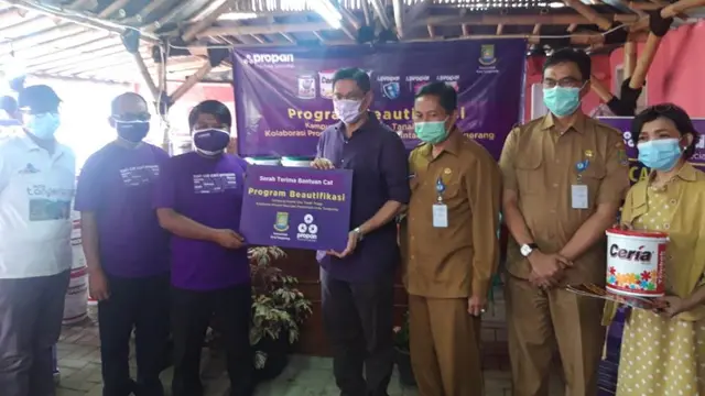 Mewarnai Kampung Pink dengan Mengubah Zona Hitam