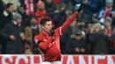 Penyerang Bayern Munchen, Robert Lewandowski, melakukan selebrasi ibu hamil usai membobol gawang Atletico Madrid pada laga Liga Champions di Stadion Alianz Arena, Jerman, Kamis (7/12/2016). Munchen menang 1-0 atas Atletico. (AFP/Christof Stache)