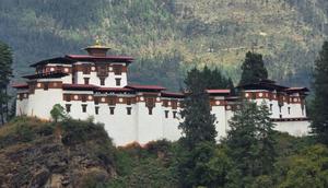 Dian Sastrowardoyo yang sedang liburan ke Bhutan (Instagram/@therealdisastr)