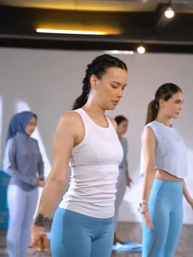 Sophia Latjuba lakukan yoga (Instagram/sophia_latjuba88)