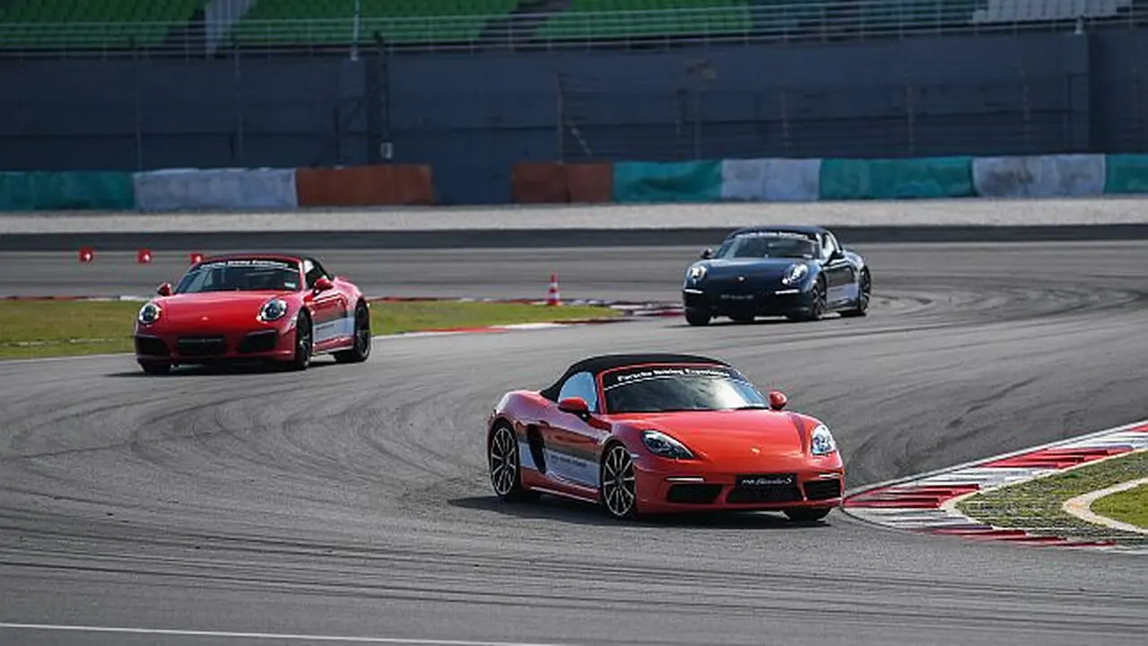 Porsche Media Driving Academy 2017 (Porsche Asia Pacific)