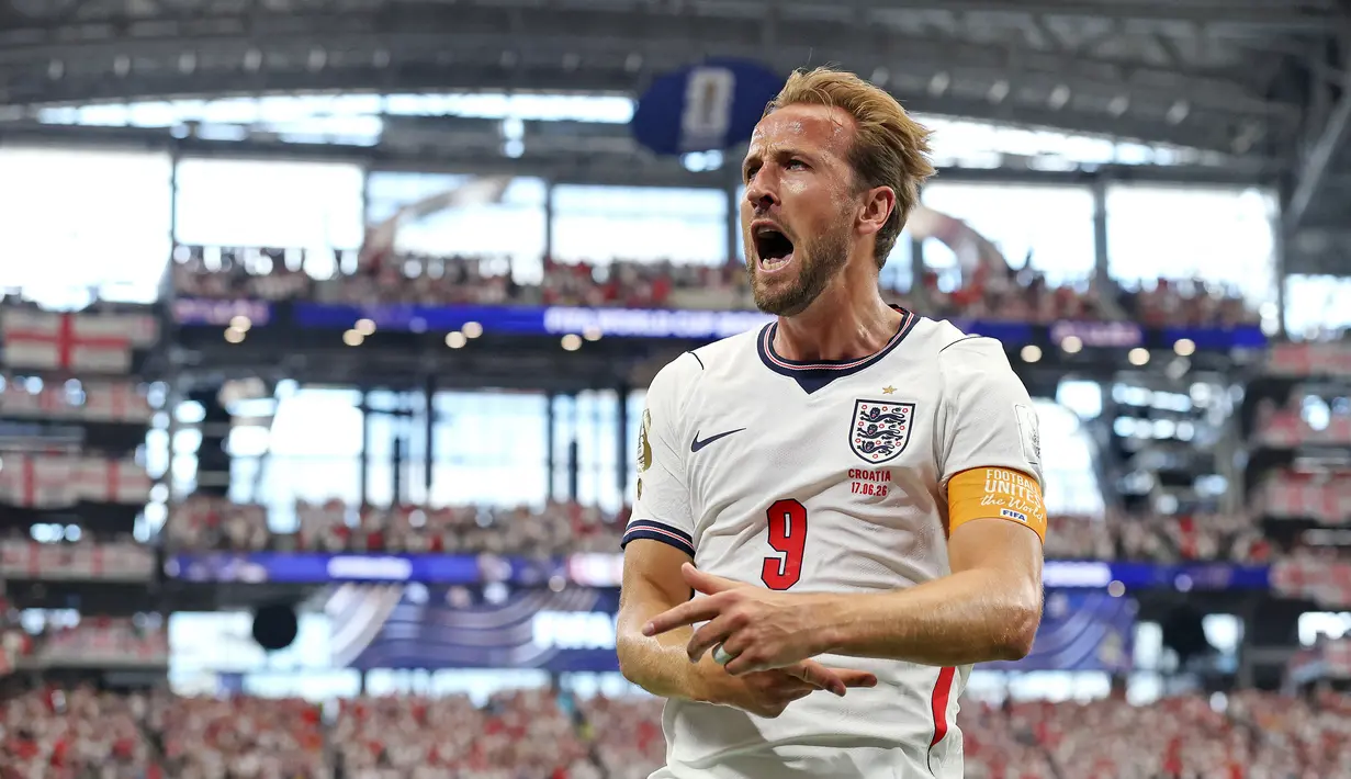 Pria 32 tahun tersebut kembali mencatatkan namanya di papan skor setelah sukses membobol gawang Kroasia untuk yang kedua kalinya pada menit ke-42 melalui sundulannya. (AFP/Getty Images/Richard Pelham)