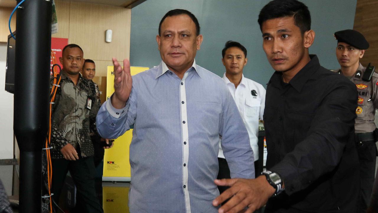Kapolda Metro Jaya, Irjen pol Karyoto mengatakan, alasan Firli belum ditahan akan terjawab hari ini.<br>