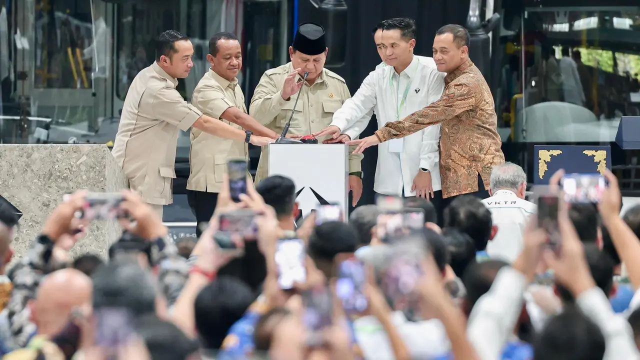 Presiden Prabowo meresmikan pabrik kendaraan listrik di Magelang