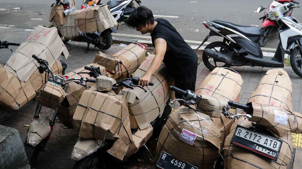 FOTO:   Pengiriman Paket Ekspedisi Melonjak Jelang Lebaran