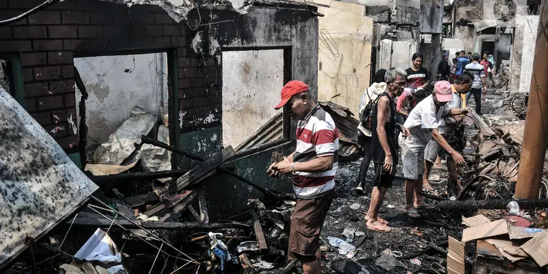 Kebakaran Hanguskan Puluhan Rumah di Menteng