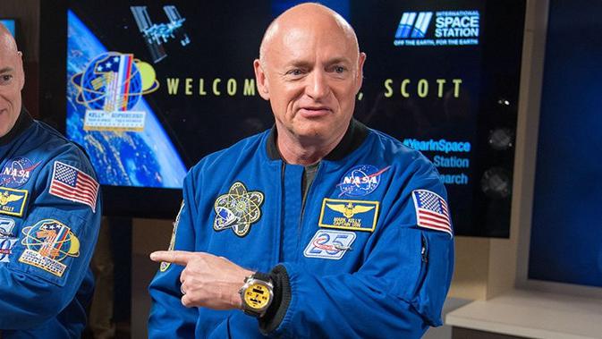 Mark Kelly (kanan) dan saudaranya, Scott. (Kredit: NASA Johnson / CC BY-NC-ND 2.0)