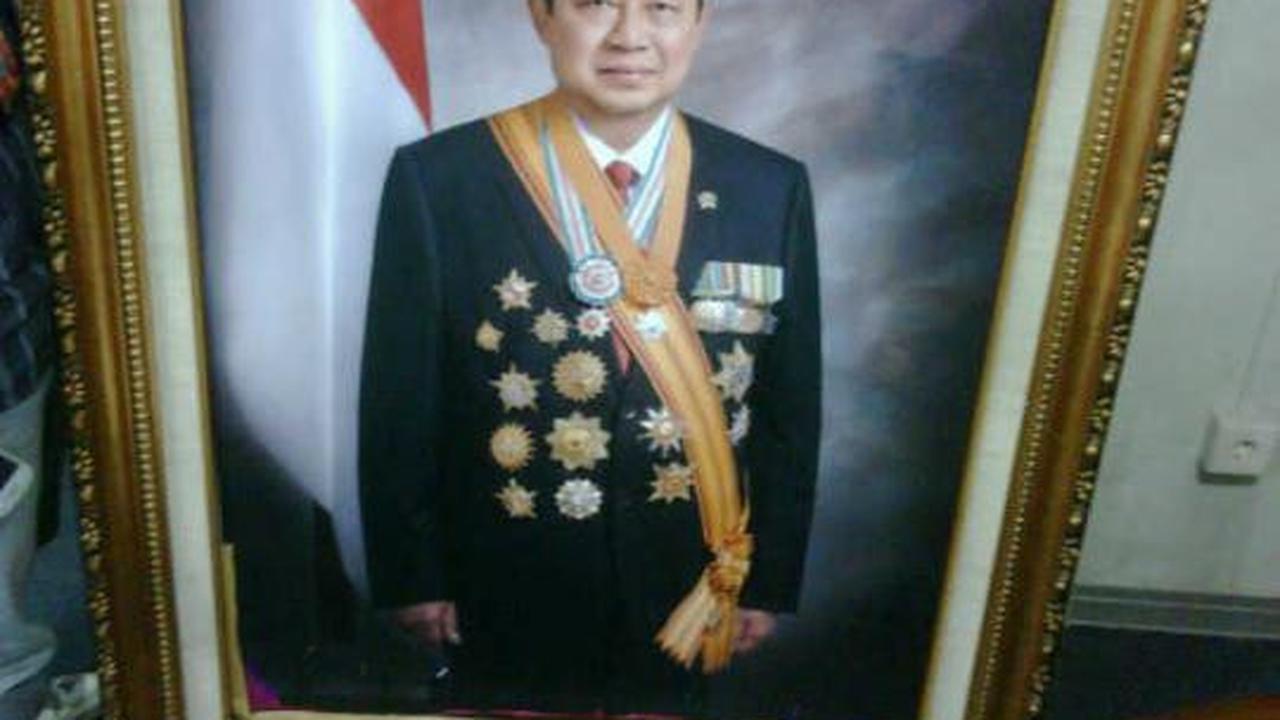 Perusakan foto Presiden SBY di Gedung DPR