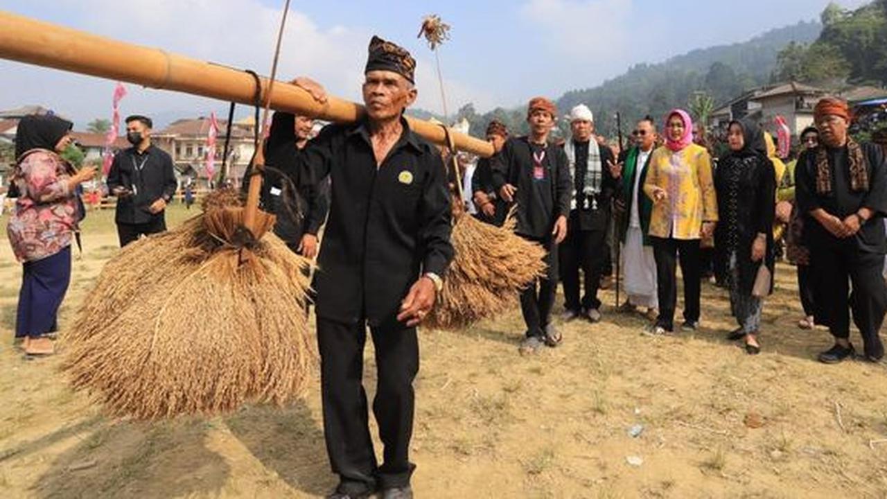 Airin Siapkan Beasiswa hingga Kuliah untuk para Anak Suku Adat Banten