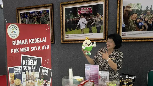 Agus Murtini (57) Saat Bazar UMKM Soya Ayu