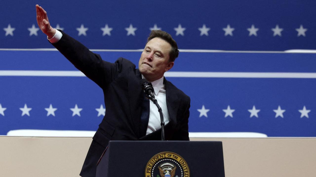 FOTO: Tuai Kontroversi! Ini Gaya Elon Musk Diduga 'Hormat Nazi' Saat Rayakan Pelantikan Donald Trump